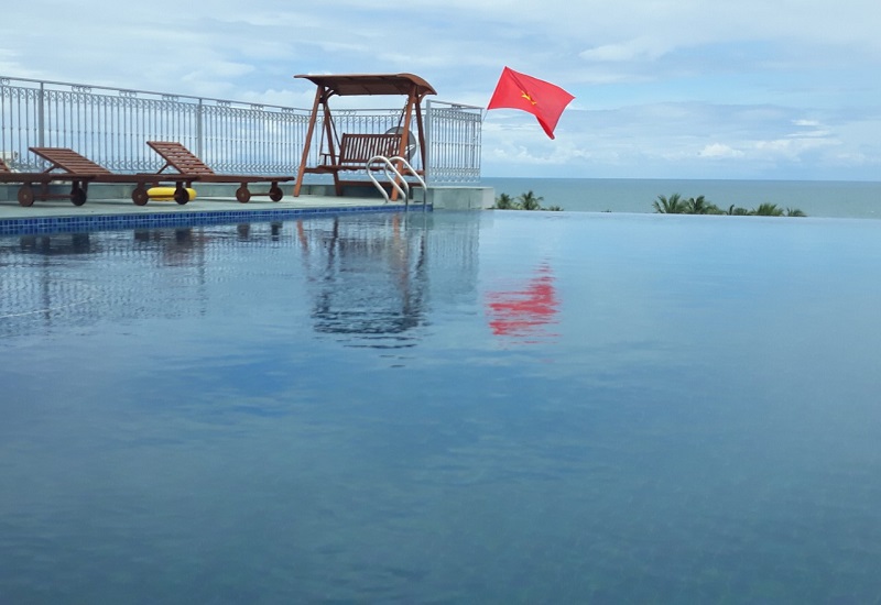 Hồ bơi cực Chill tại Vipol hotel Mũi né (Ảnh Minh Hiếu)